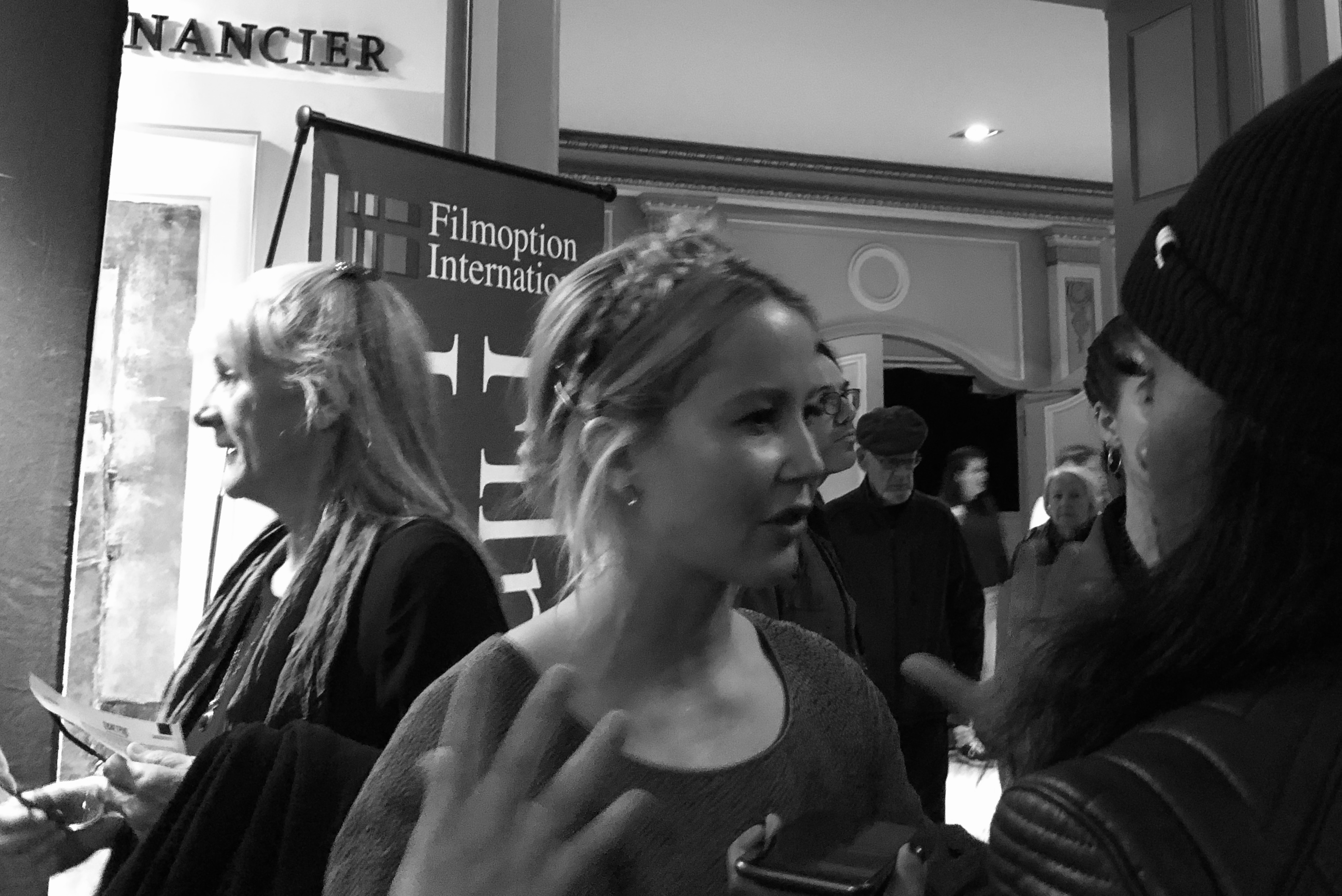 Tapis rouge festif pour Les fleurs oubliées_7